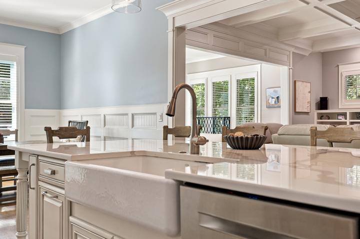Farmhouse sink in the quartz island