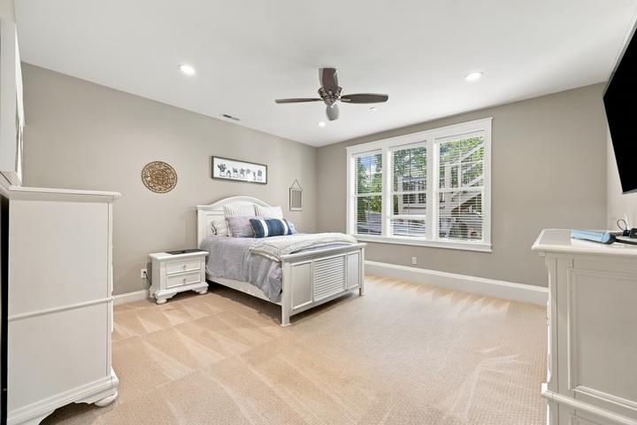 Guest suite bedroom
